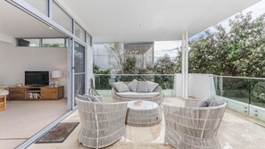 Smart TV - The Beach House -Nth Point Ave (KINGSCLIFF)