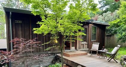 The Bathhouse: Boho Modern + Hot Tub + Water View