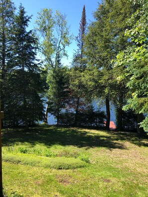 Property grounds - Single Family Cottage Perfect for Families with Kids Charm and Sunset Included (McKellar)