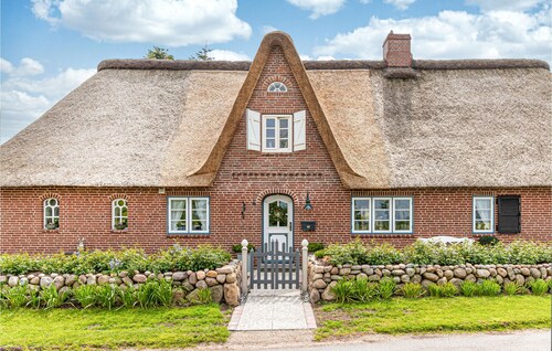 Cozy home in Dagebüll with kitchen