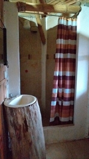 Panoramic Chalet | Bathroom | Shower, soap, toilet paper - Kawsay Yachay B&B (Tarqui)