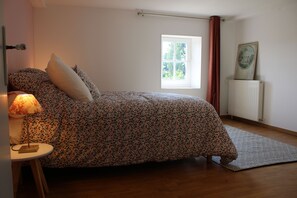 4 bedrooms, iron/ironing board, travel cot, free WiFi