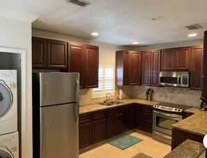 Private kitchen - Best Location Downtown Orlando Near Lake Eola Park - Thornton Park (Orlando)
