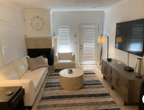 Living area - Best Location Downtown Orlando Near Lake Eola Park - Thornton Park (Orlando)