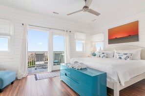 4 bedrooms, travel cot, WiFi, bed sheets - Unmatched Oceanfront Elegance - Ensuite Privacy, Gourmet Kitchen, Both Clubs & More! (Bald Head Island)