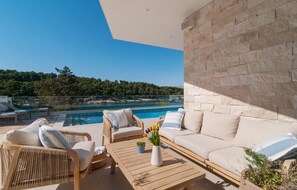 A heated pool - Stunning home in Splitska with sauna (Splitska)