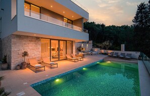 A heated pool - Stunning home in Splitska with sauna (Splitska)