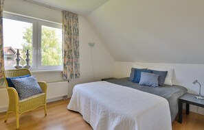 4 bedrooms, travel crib, free WiFi