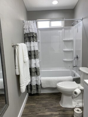 Combined shower/bathtub, hair dryer, towels, soap