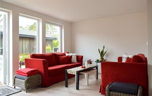 TV - Beautiful home in Søgne with WiFi (Søgne)