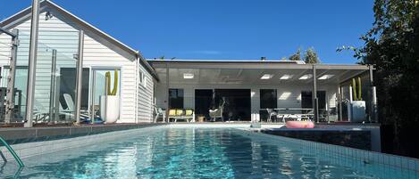 Außenpool, Infinity-Pool