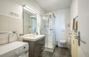 Shower - Nice apartment in Westerdeichstrich with WiFi (Westerdeichstrich)