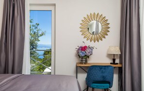 4 bedrooms, in-room safe, travel cot, free WiFi