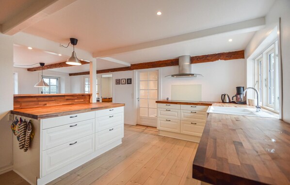 Fridge, oven, dishwasher, coffee/tea maker - Pet friendly home in Skærbæk (Skærbæk)