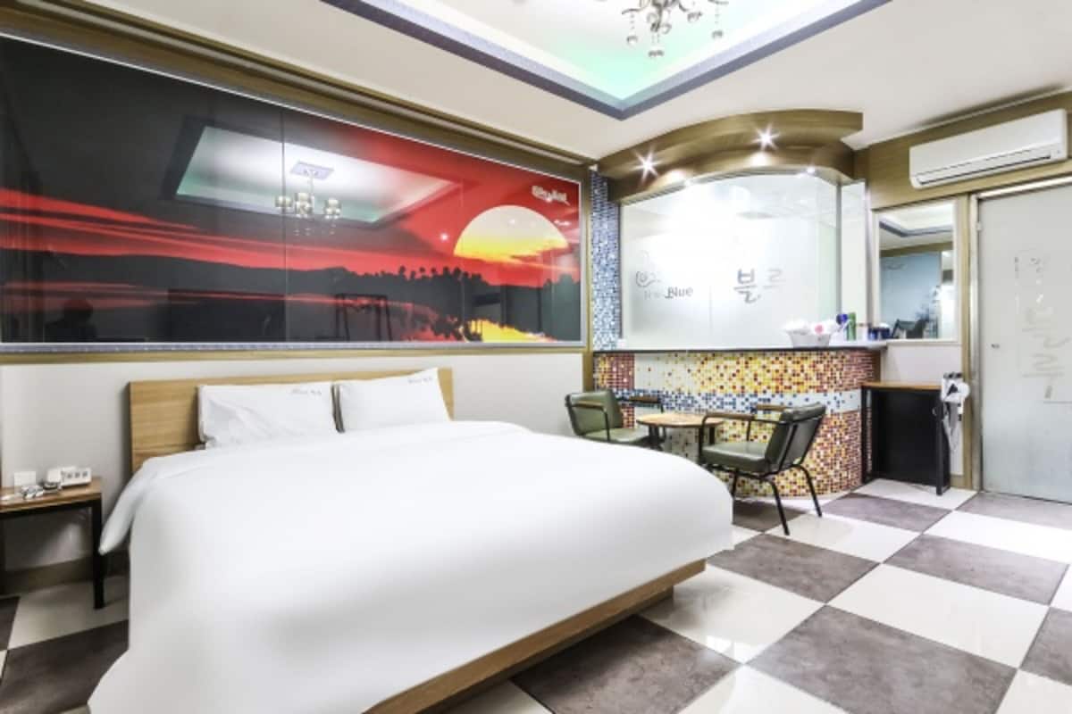 Semi-Deluxe Room | WiFi (free), individually decorated, individually furnished