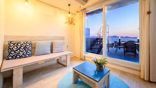 Room (Blue) | Living area - Moonlight 2g Pension (Namhae)