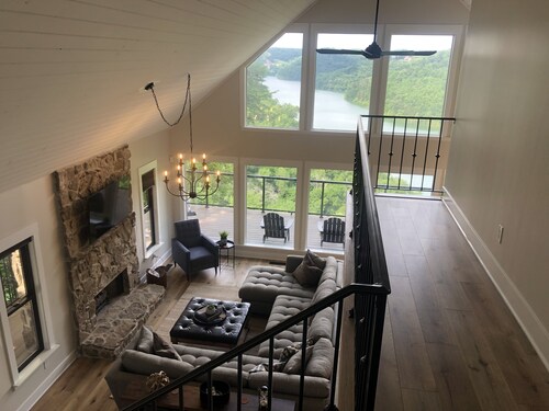 Gorgeous lake view- Only 1 mile from Sligo Marina! 