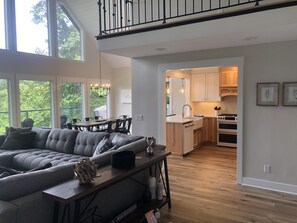 Smart-TV, peis, videospill og bøker