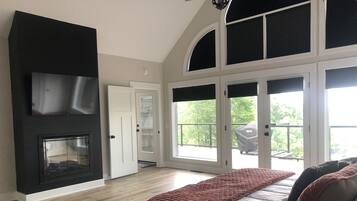 5 bedrooms, iron/ironing board, free WiFi, bed sheets