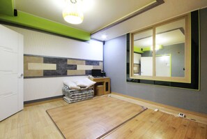 Kamar (Ondol Room) | Didekorasi berbeda-beda dan dilengkapi dengan perabotan berbeda-beda