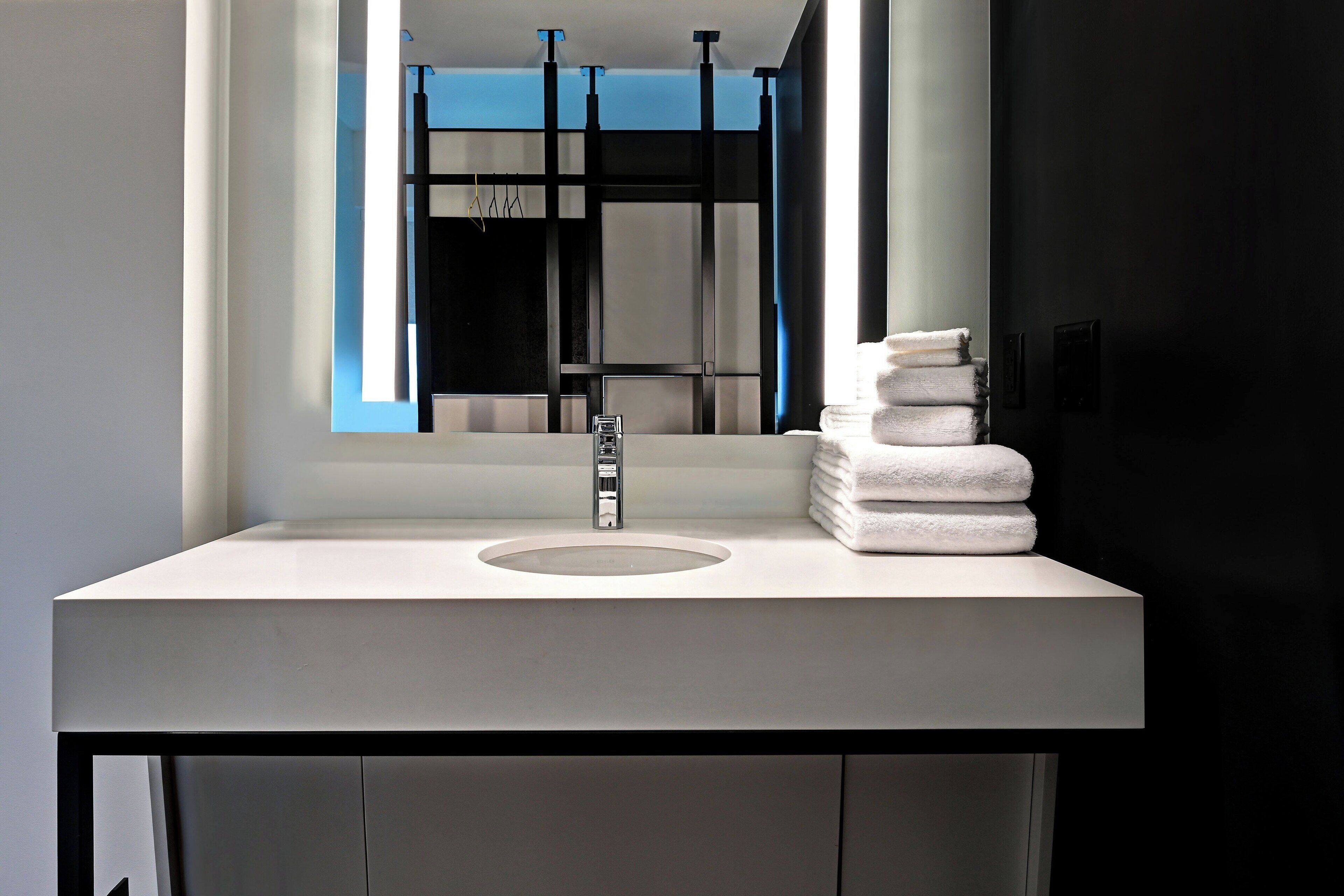 aloft, room, 1 king bed, non smoking | bathroom | shower, hair dryer, towels