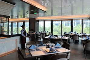 Daily buffet breakfast (CNY 198 per person)
