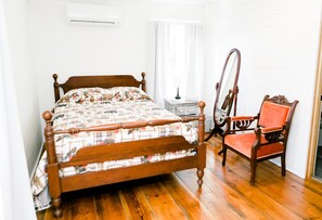 5 Schlafzimmer, Bügeleisen/Bügelbrett, kostenloses WLAN, Bettwäsche