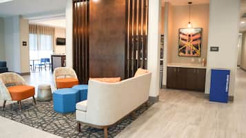 Coin salon dans le hall