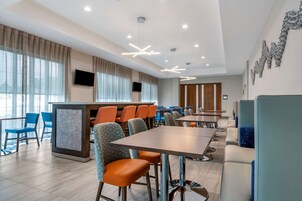 Desayuno completo gratuito y diario