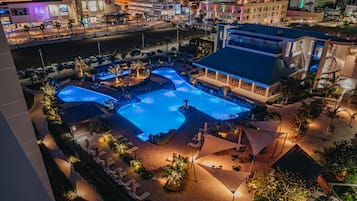 3 albercas al aire libre y camas balinesas (con cargo)