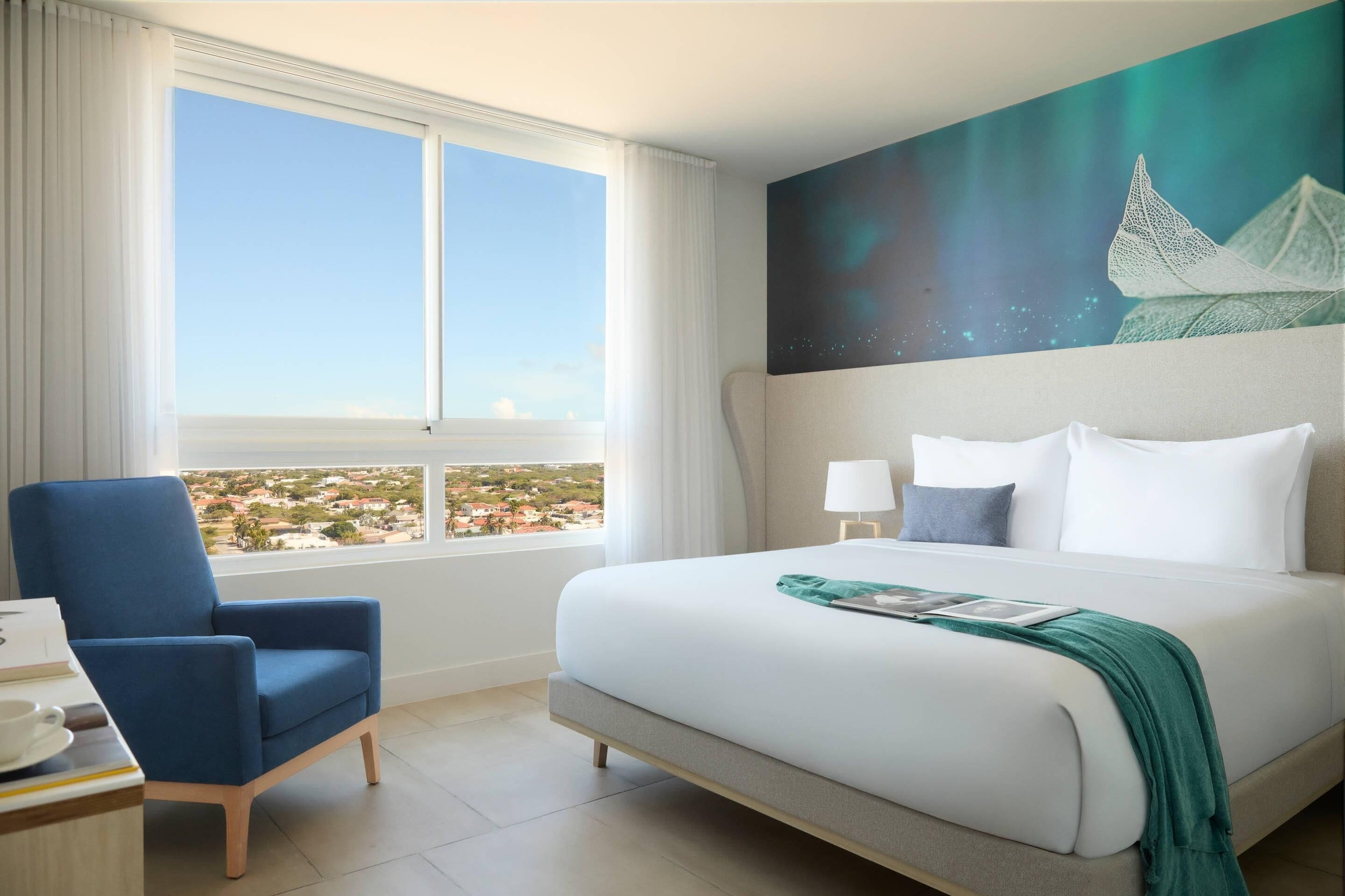 套房, 无烟房 (1 King & 2 Single Beds, Island View) | 高档床上用品、记忆海绵床垫、客房内保险箱、熨斗/熨衣板