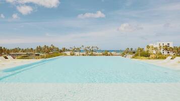 3 utomhuspooler, cabanor (tillÀggsavgift) och parasoller