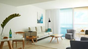 Suite, 1 cama King size, vista al océano (King Bed) | Área de sala de estar | Smart TV de 55 pulgadas con canales digitales y televisión