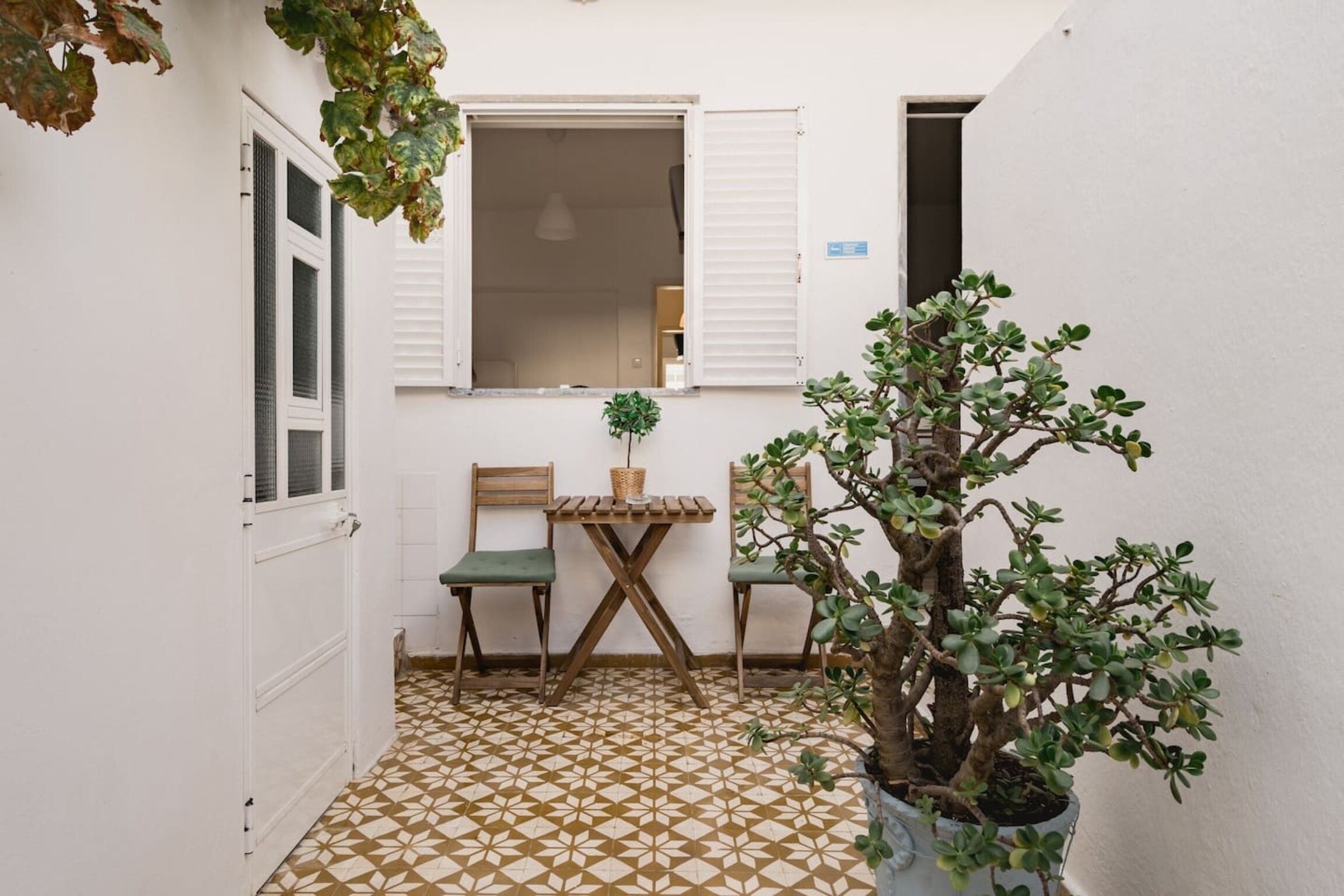 屋外ダイニングエリア