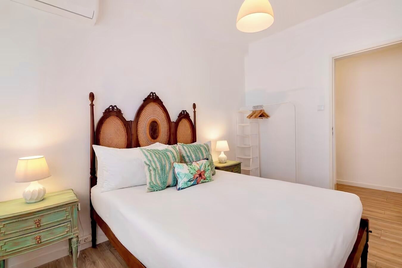 3 camere, una cassaforte in camera, una scrivania, ferro/asse da stiro