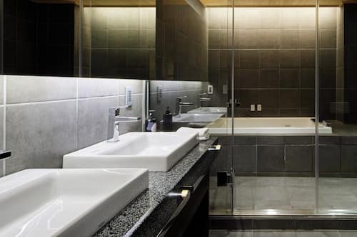 Executive Room, Multiple Beds, Non Smoking, Kitchen | Bathroom | Separate tub and shower, hydromassage showerhead, hair dryer, slippers