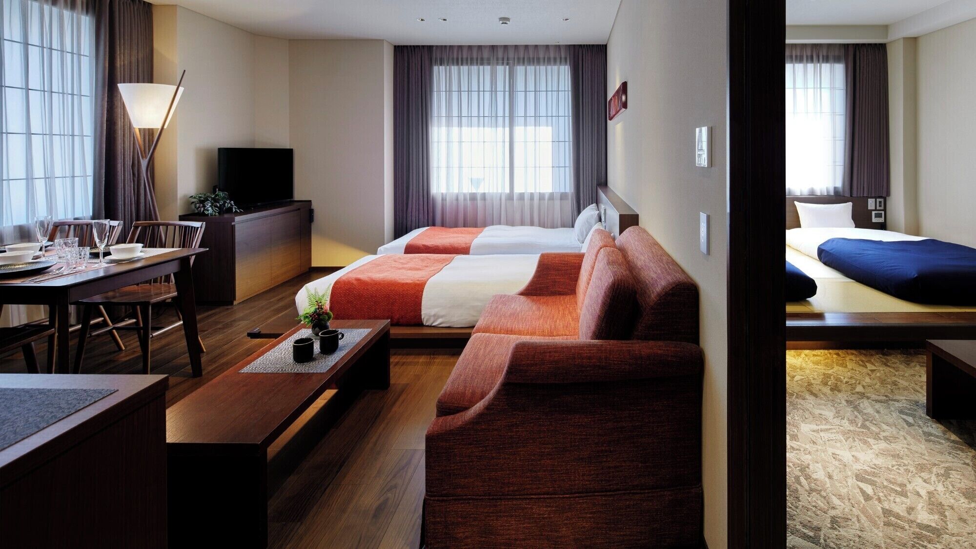 プレミアム ルーム 2 ベッドルーム 禁煙 コネクティングルーム | 客室ごとに異なる装飾、遮光カーテン、防音設備、WiFi (無料)