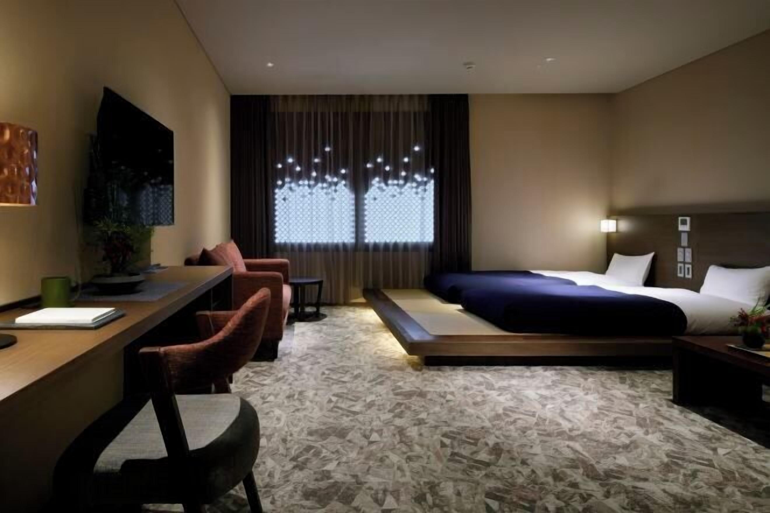 客室ごとに異なる装飾、遮光カーテン、防音設備、WiFi (無料)