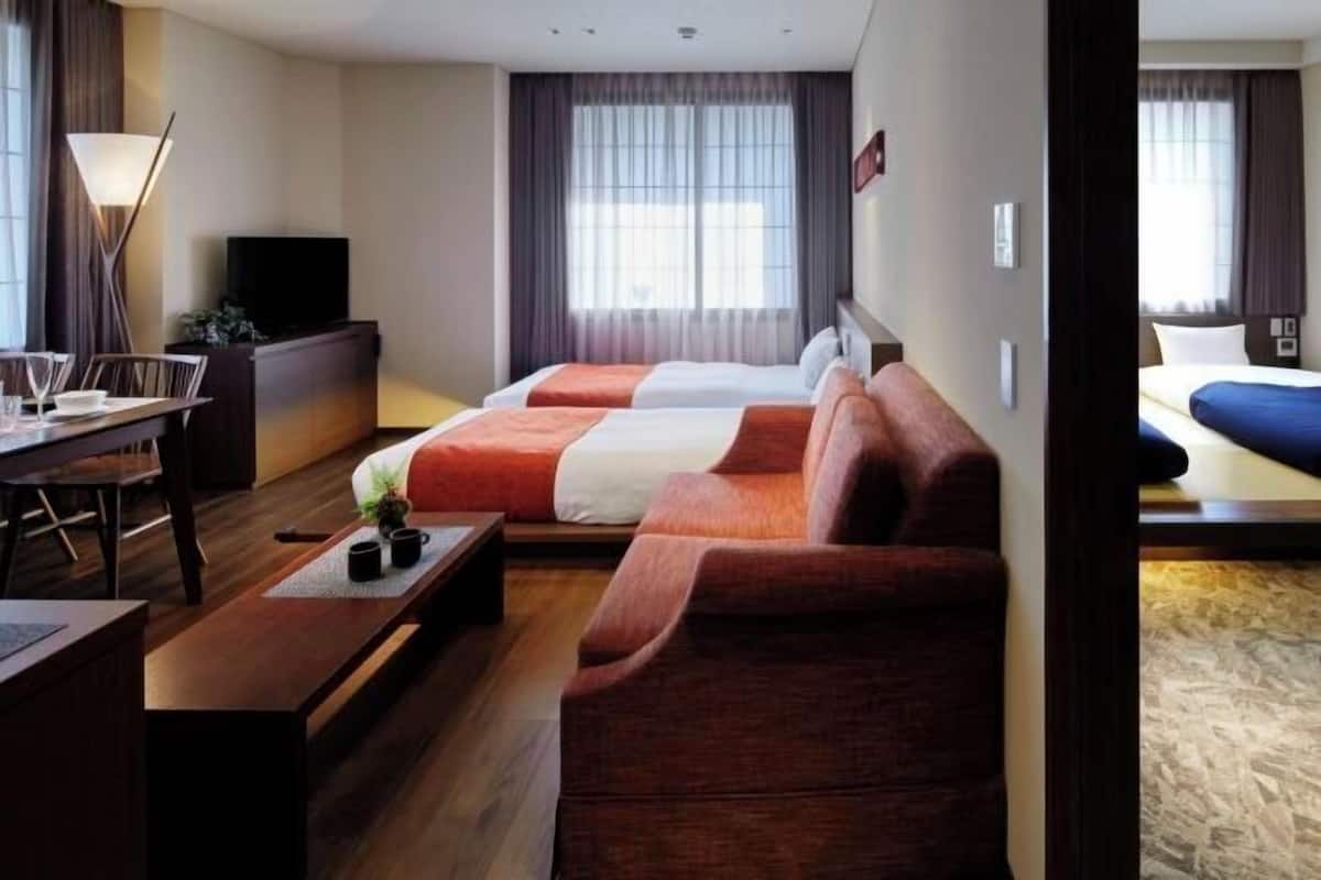 Dihias secara berasingan, langsir/tirai gelap terus, kalis bunyi