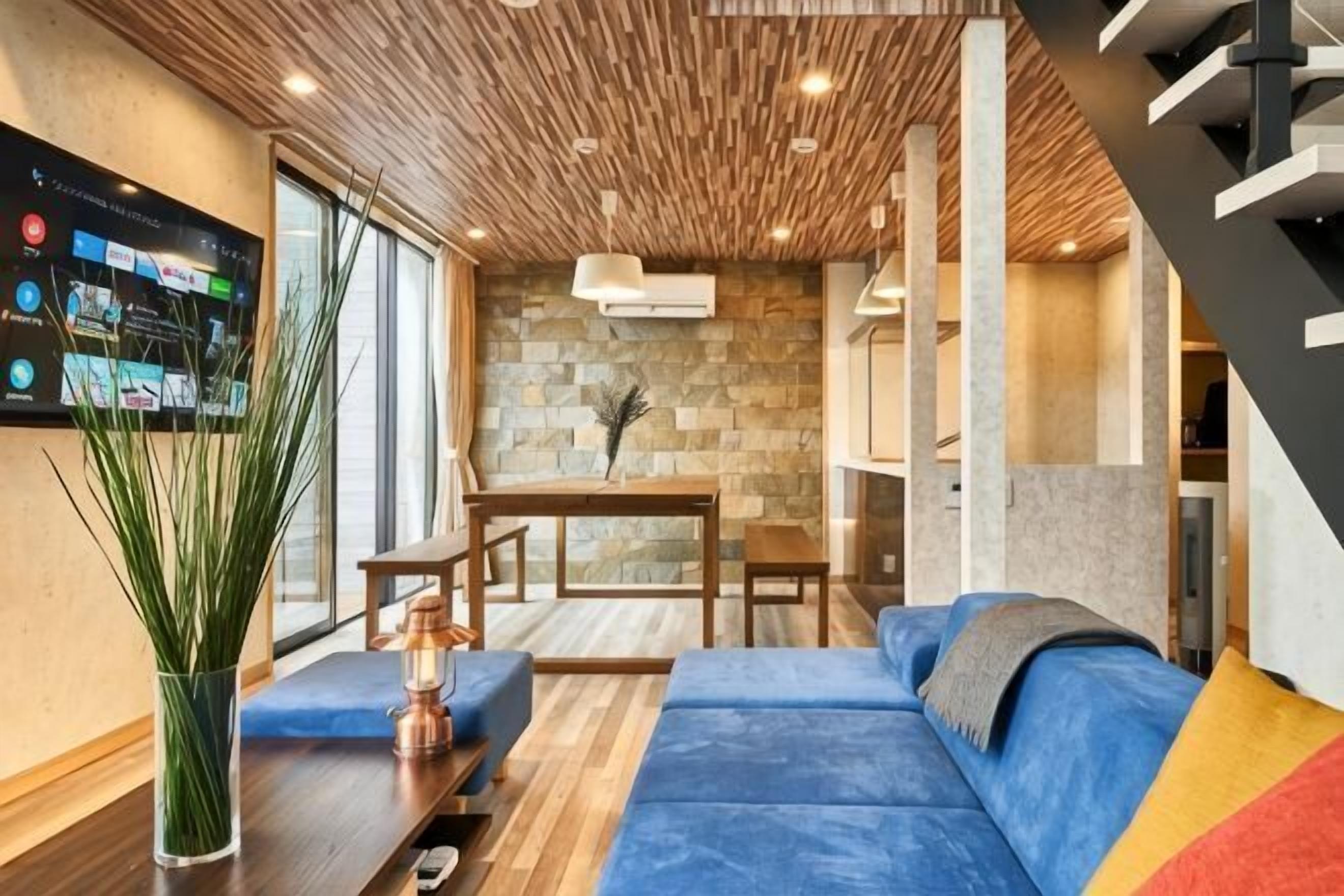 Living area | 55-inch flat-screen TV with digital channels, TV, fireplace