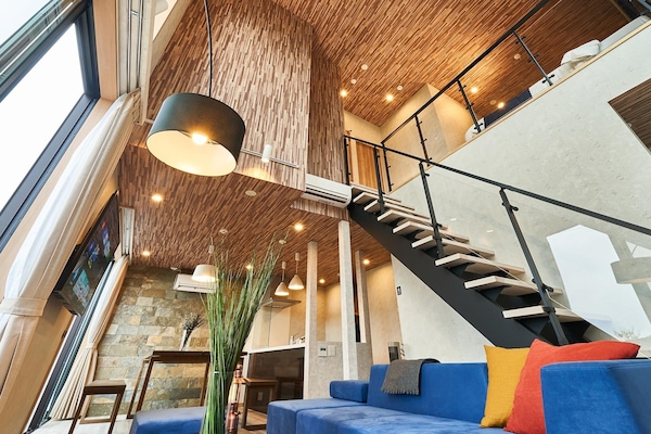 55-Zoll-Flachbildfernseher mit Digitalempfang, Fernseher, Kamin