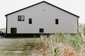 Exterior - Gorgeous Industrial Loft with Open Concept (Des Moines)