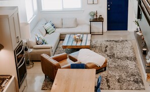 Smart TV, books - Gorgeous Industrial Loft with Open Concept (Des Moines)