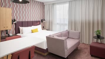 Studio Suite, 1 King Bed | In-room safe, laptop workspace, soundproofing, iron/ironing board