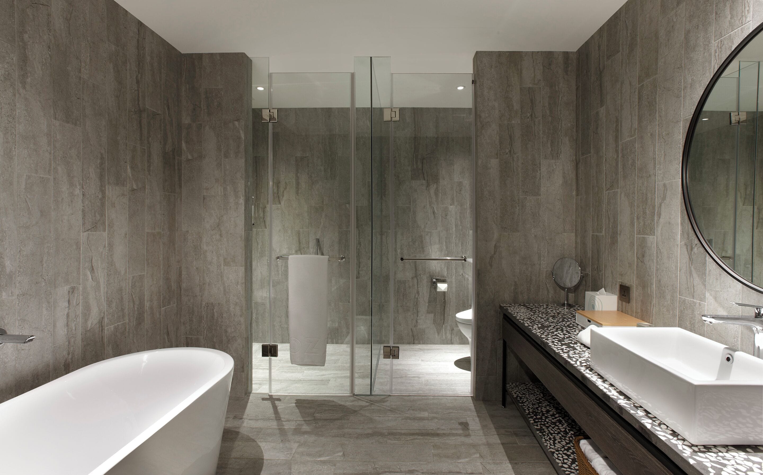 separate bathtub and shower, eco-friendly toiletries, hair dryer