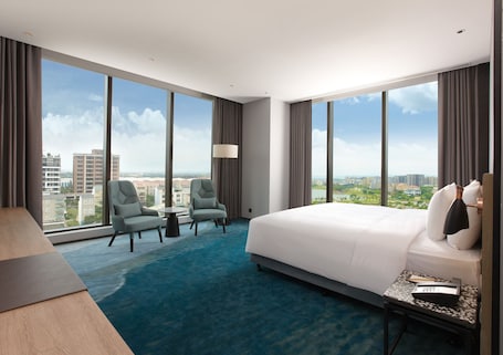 In-room safe, desk, blackout drapes, free WiFi