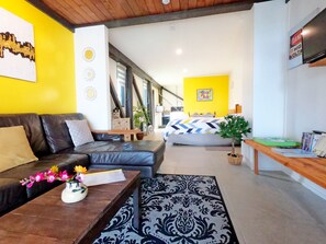 Design-lejlighed | Stue | 30-tommers smart-tv med digitale kanaler, tv, Netflix