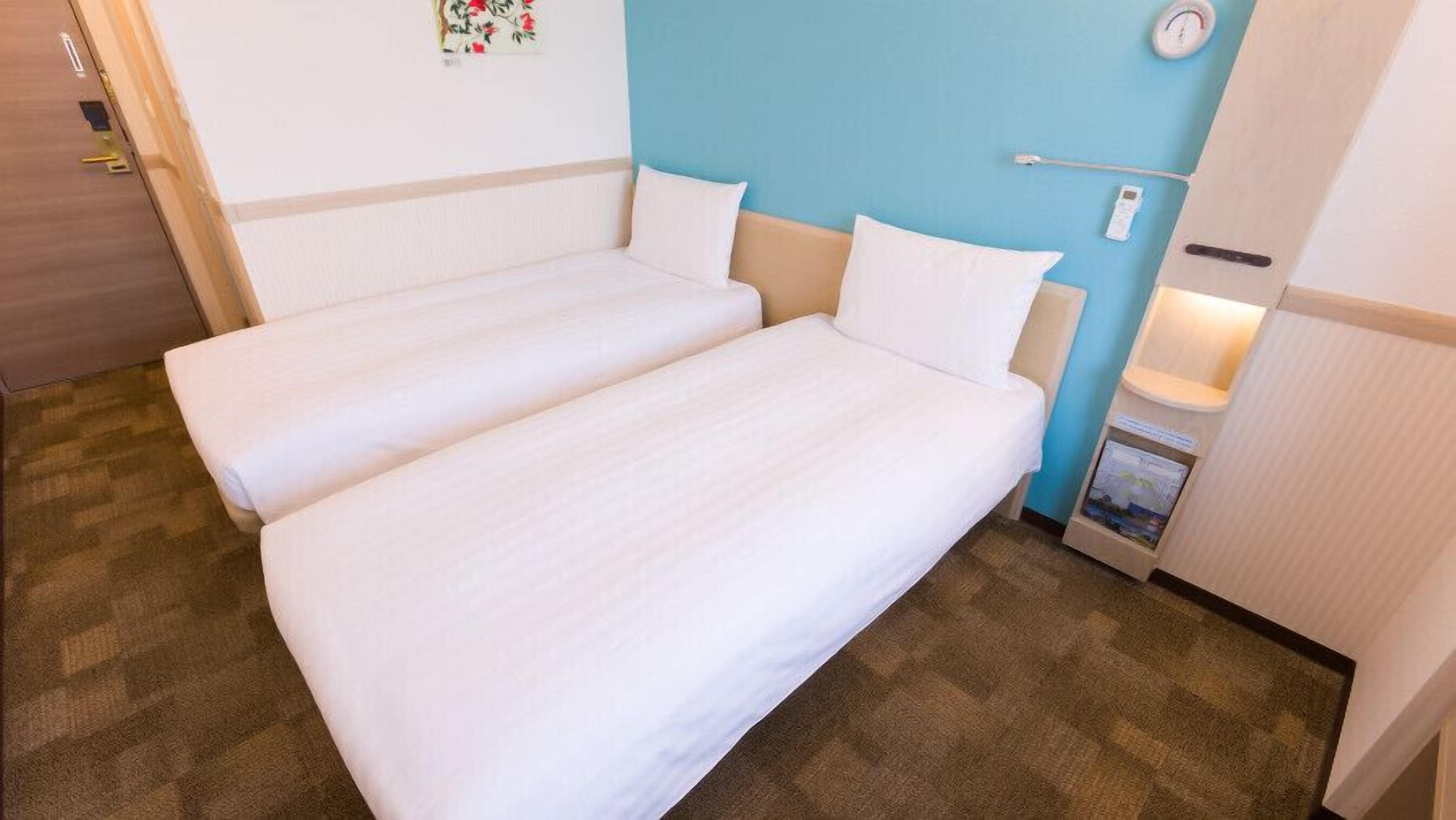 Economy-Zweibettzimmer, Nichtraucher | Daunenbettdecken, Schreibtisch, laptopgeeigneter Arbeitsplatz