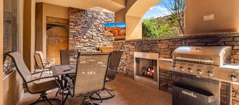 B6 | Hillside Hideaway | Indoor and Outdoor Fireplace, Community Amenities, Near Sand Hollow