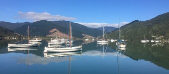Anakiwa 401 Guest Wing beachfront home sleeps 4, Marlborough Sounds